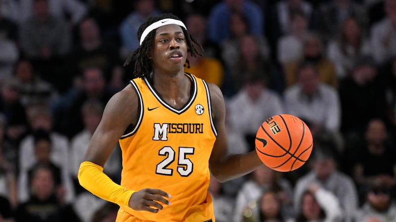 Missouri guard Mark Mitchell (25) plays Vanderbilt during an NCAA college basketball game...