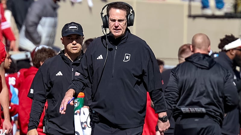 Indiana coach Curt Cignetti on the sidelines during the Hoosiers' 19-15 loss to Ohio State in...
