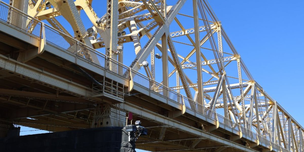 Indiana State Rep holds town hall about Clark Memorial Bridge safety concerns