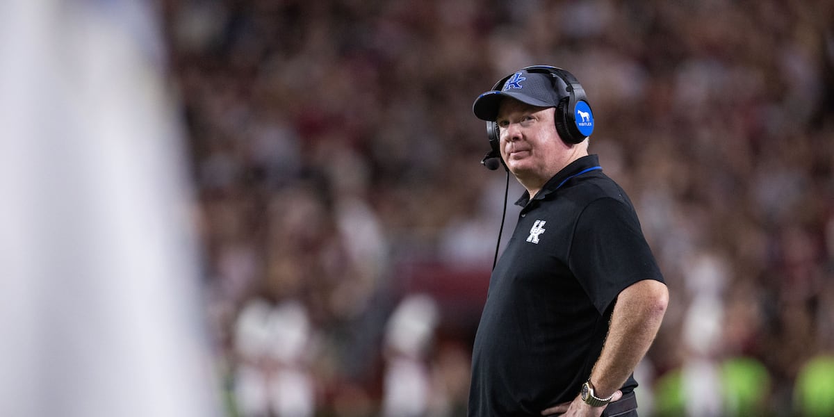 UK expected to fire coach Mark Stoops on Monday