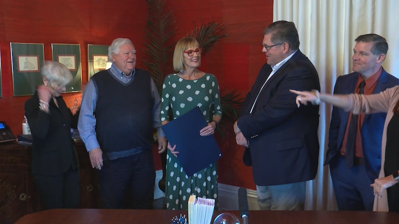 Indiana Lieutenant Gov. presents highest award, Sagamore of the Wabash