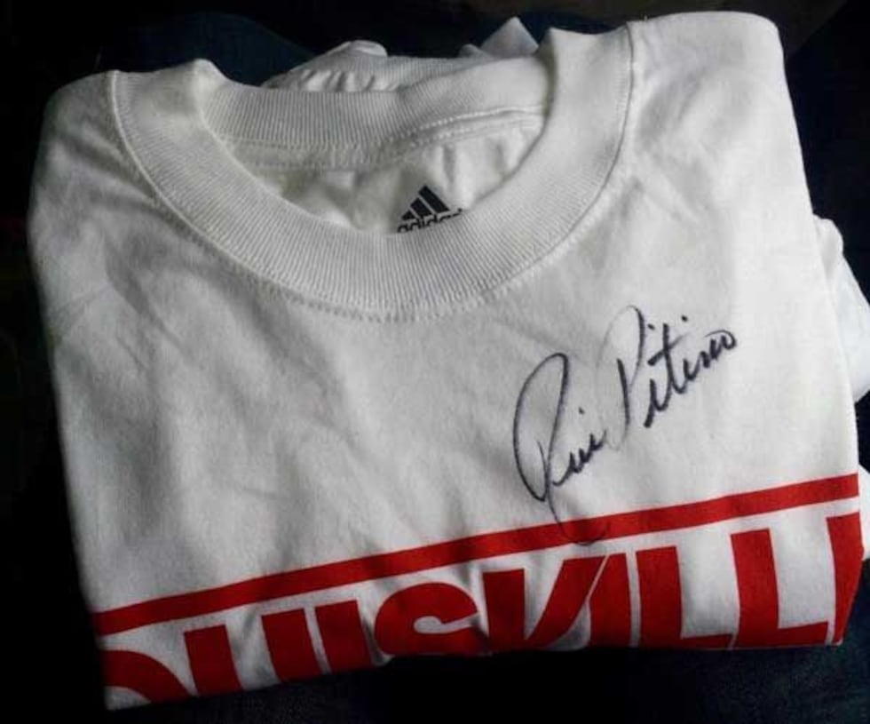The UofL shirt signed by Rick Pitino that Ray will be buried in. (Source: Christopher 2X)