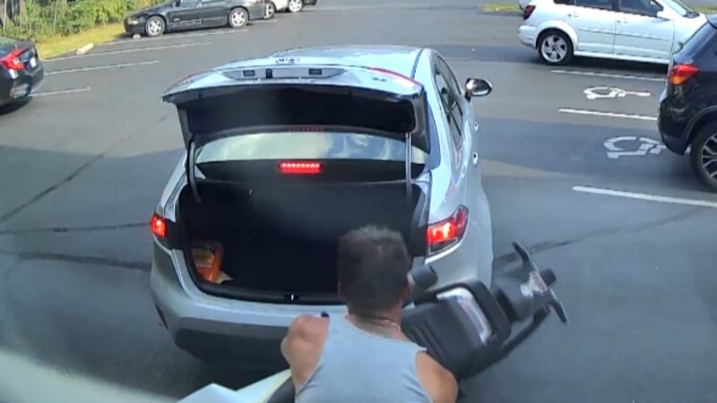 Guy With Knife Tries To Steal Motorcycle VIDEO: Would-be thief caught trying to fit motorcycle into his trunk