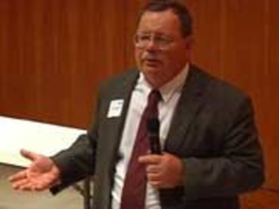 Former hostage Terry Anderson speaks to local journalists group