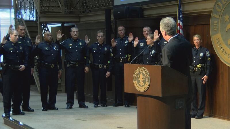 Lmpd Ranks LMPD officers promoted, sworn in