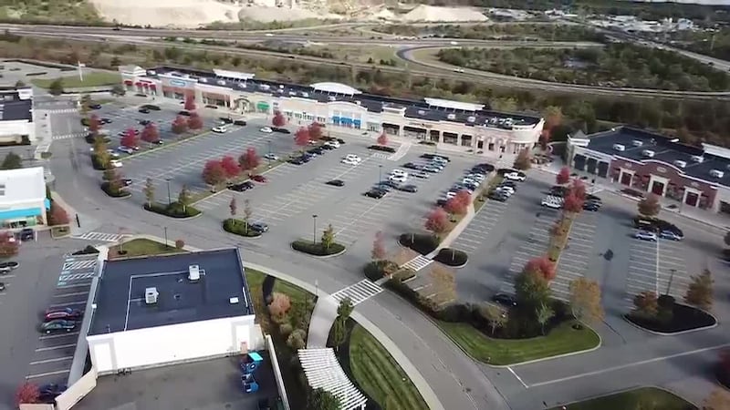 How to find real deals at outlet malls, according to an expert