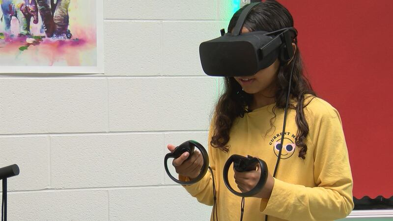 Janiya, a Cochran Elementary student, demonstrated the virtual reality lab.