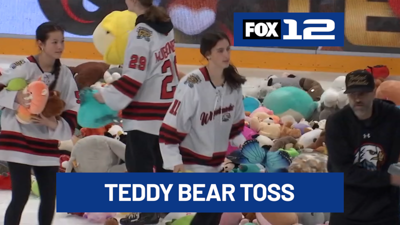 FOX 12 reports from a sold-out Veterans Memorial Coliseum on Sunday as Hawk fans let that...